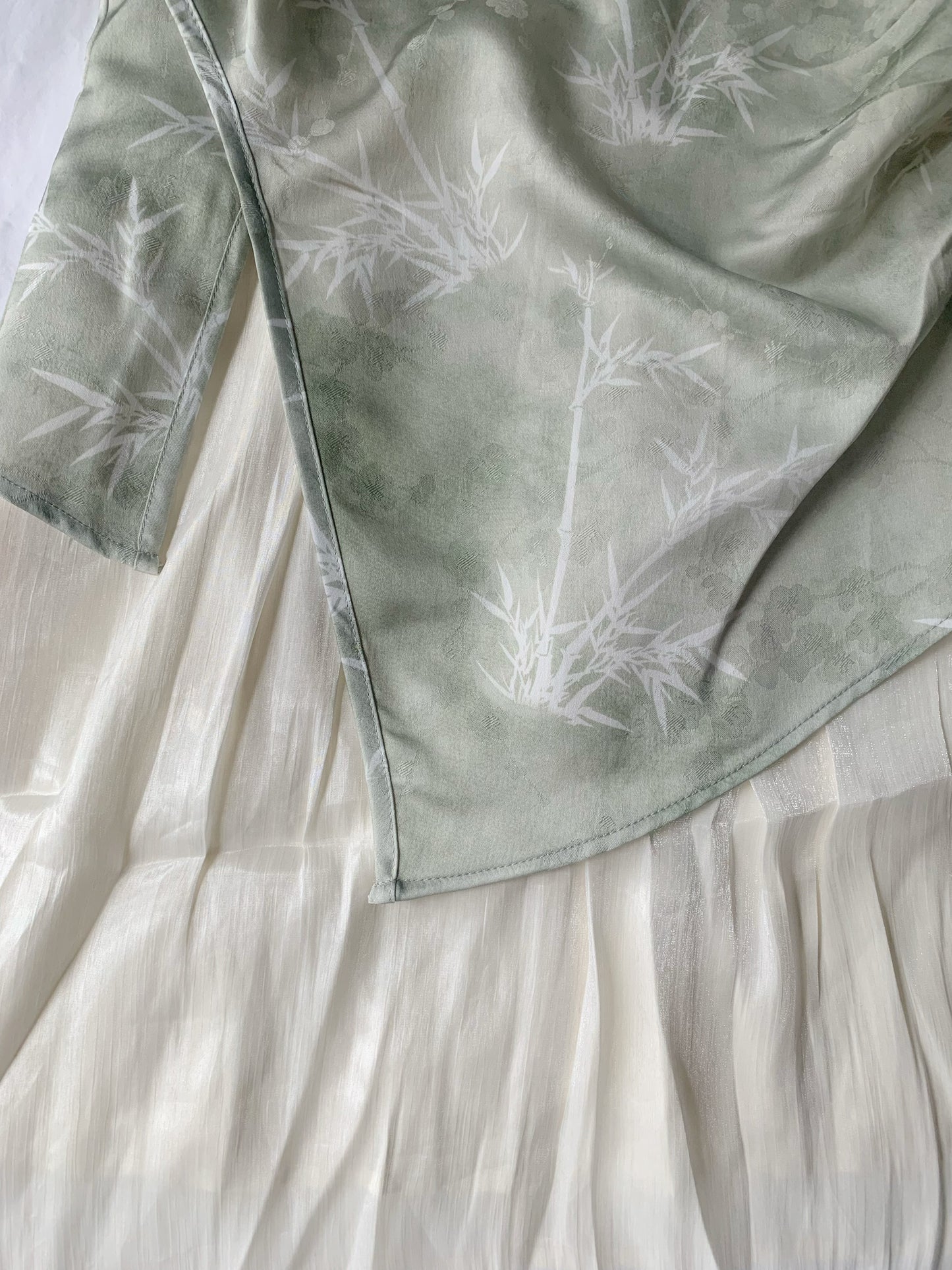 Soft Jade Flared Cheongsam-Mini | 莲池清波-短
